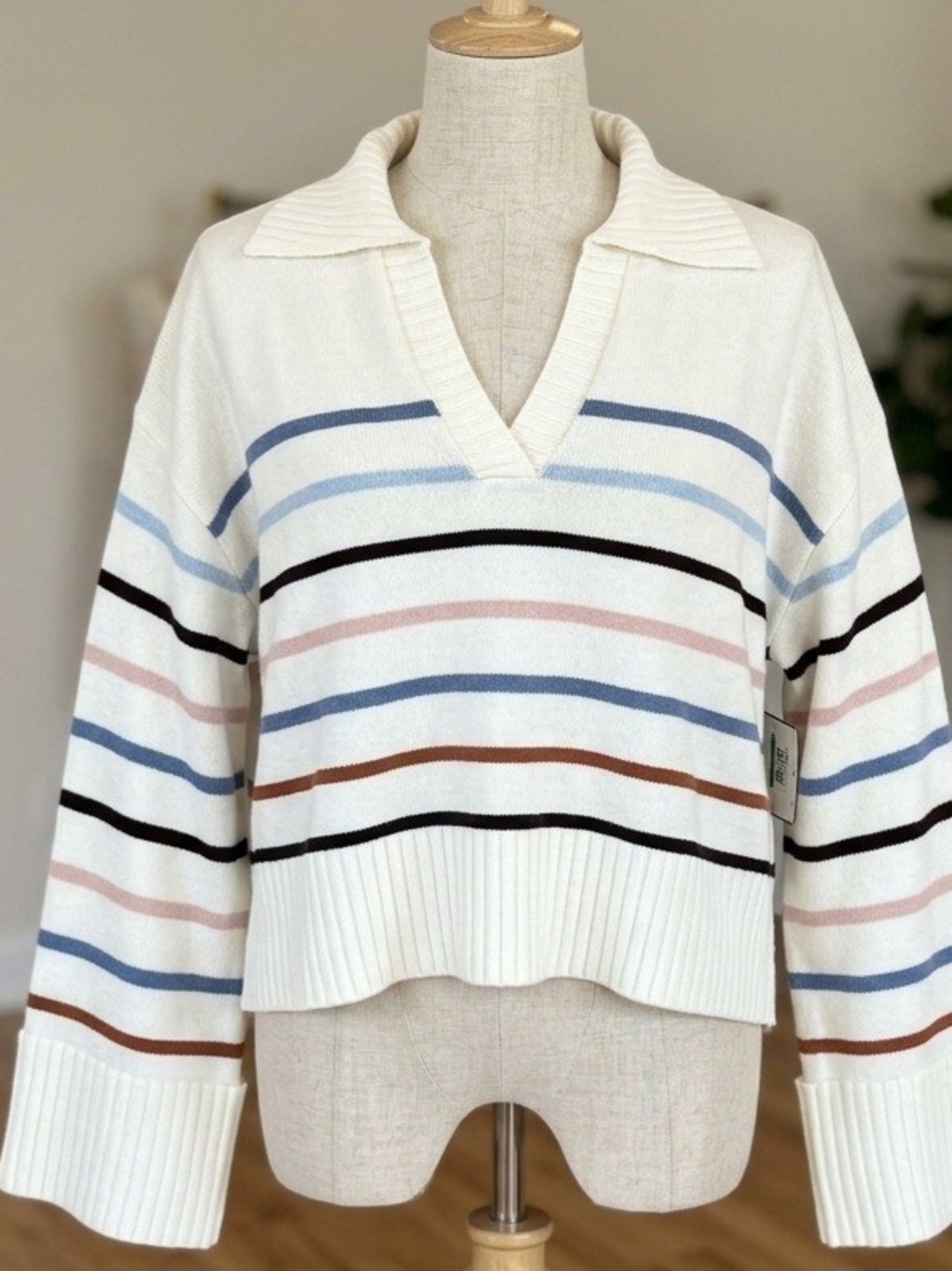 Laundry Women's Cream Striped V-Neck Collar Sweater Size LG NWT Fall Cozy